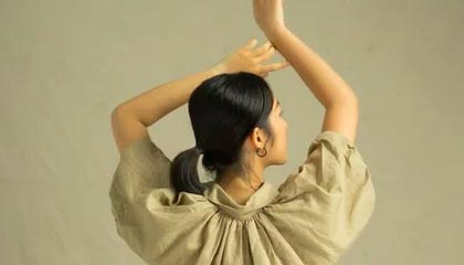 爱游戏官方入口-绿茵爆破！19岁少年军一脚轰开亚洲之巅