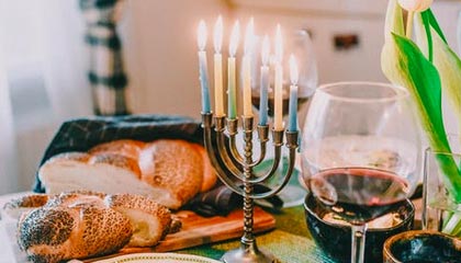 爱游戏大厅-凤凰涅槃！太阳横扫雄鹿挺进总决赛，28年等待终迎紫金王朝曙光